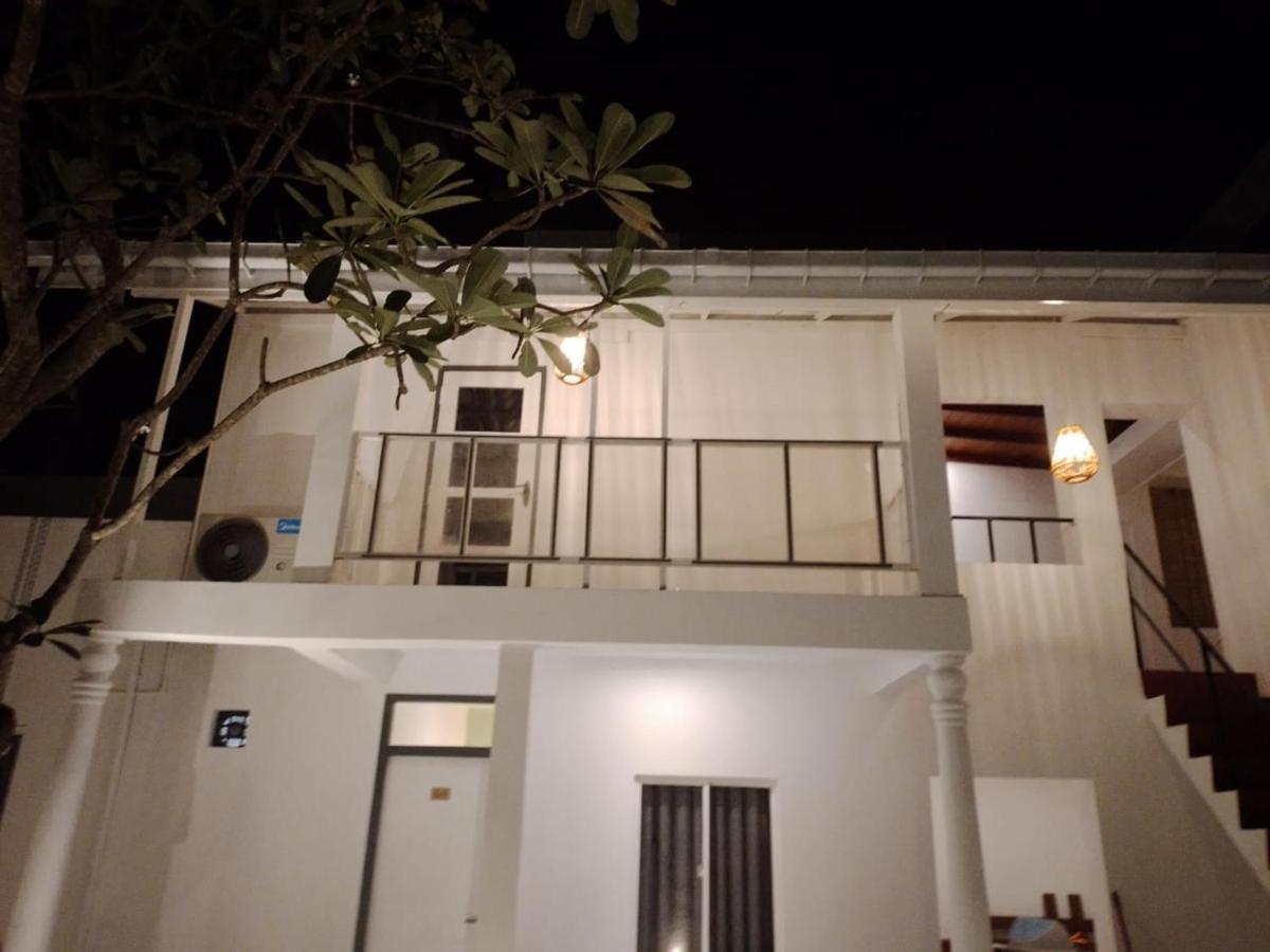 Hotel Anchorage Mirissa Esterno foto